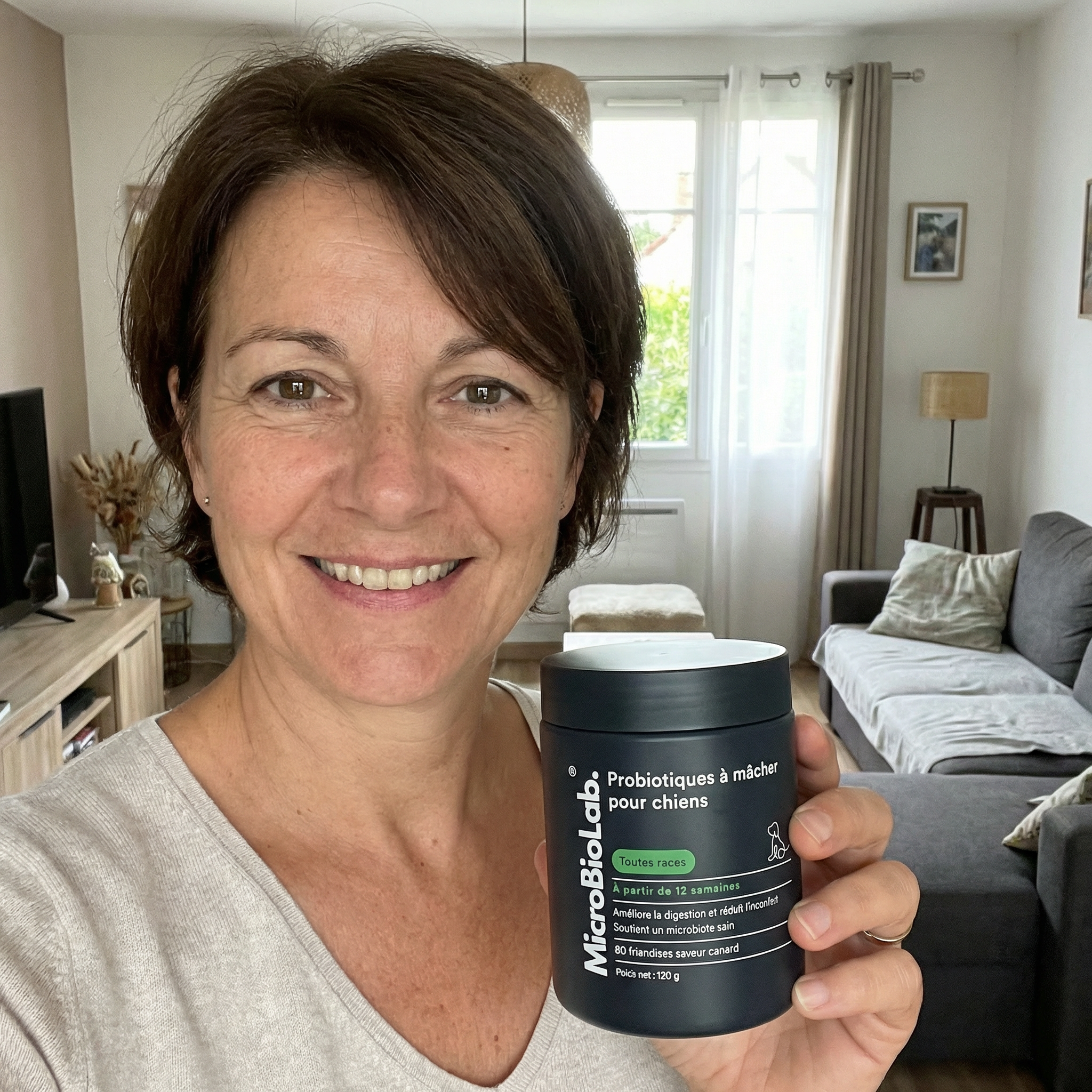 Martine avec le pot MicroBioLab